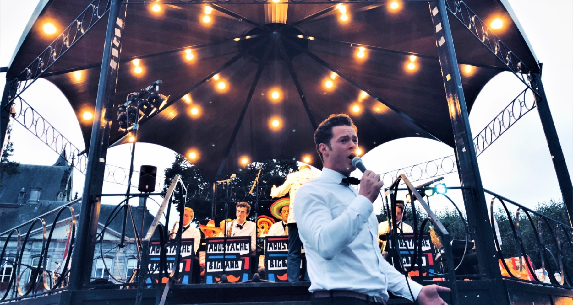 Foto van Moustache Big Band 