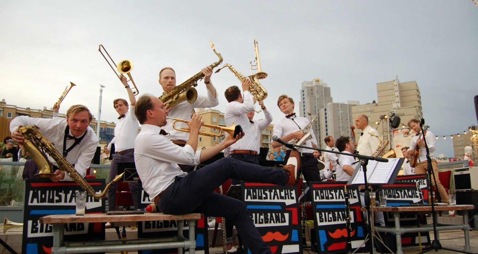 Foto 2 van Moustache Big Band 